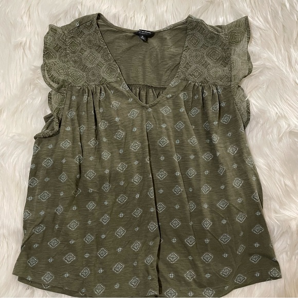 Lucky Brand Tops - Lucky Brand top with flutter sleeves olive green medium